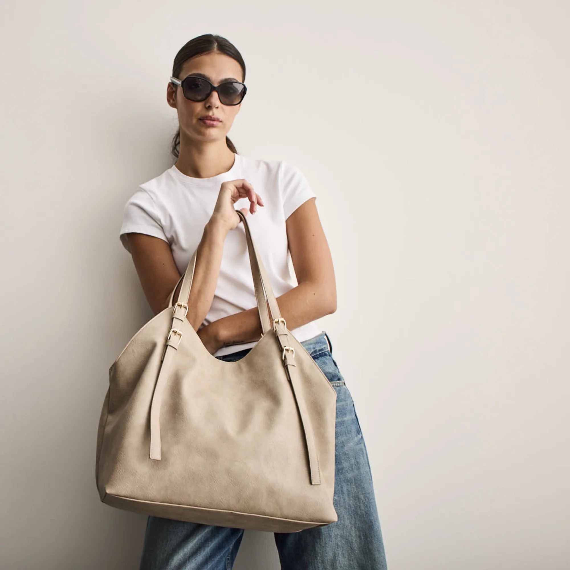 basia-tote-sand-a.webp