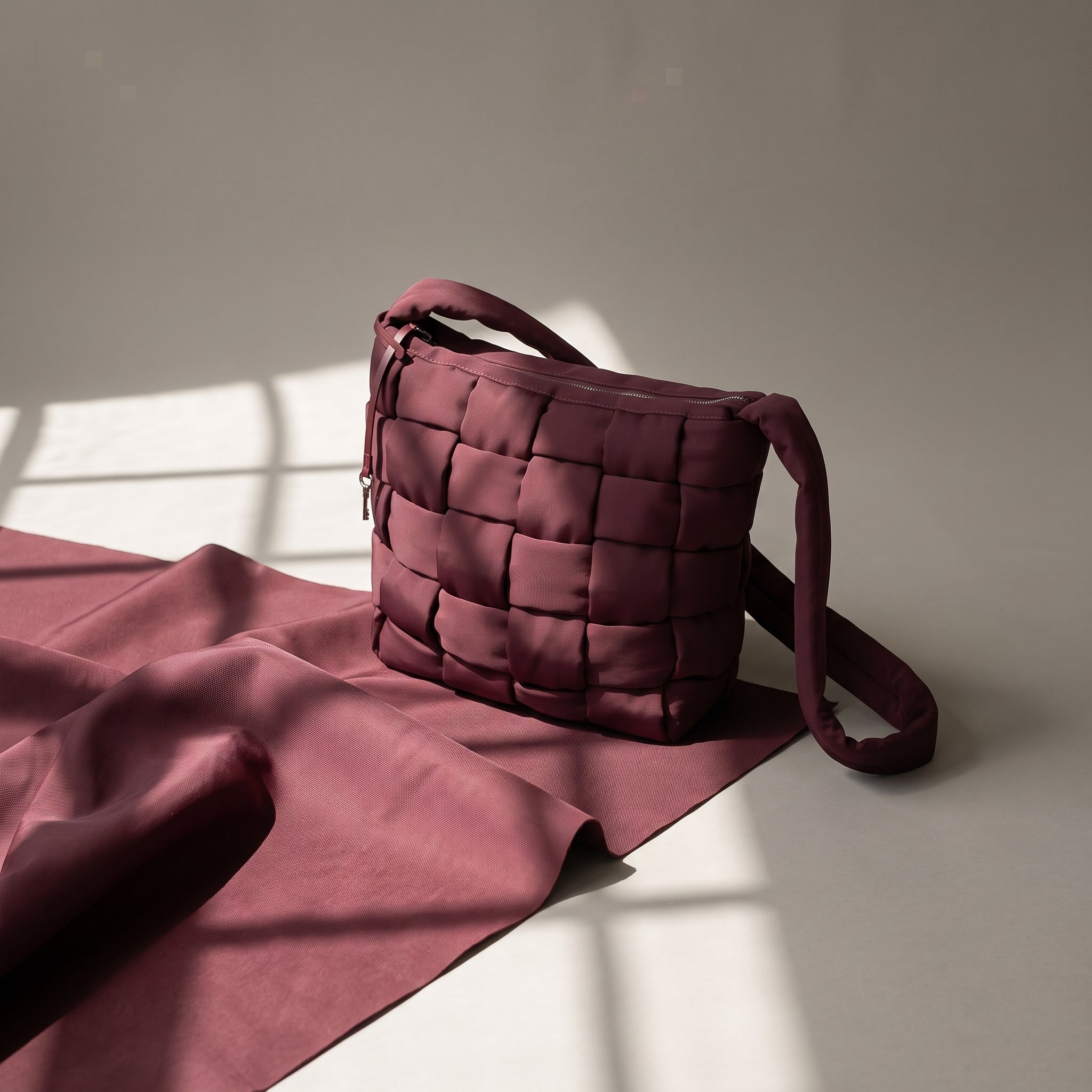 skyla_vegan_handbags_4.jpg