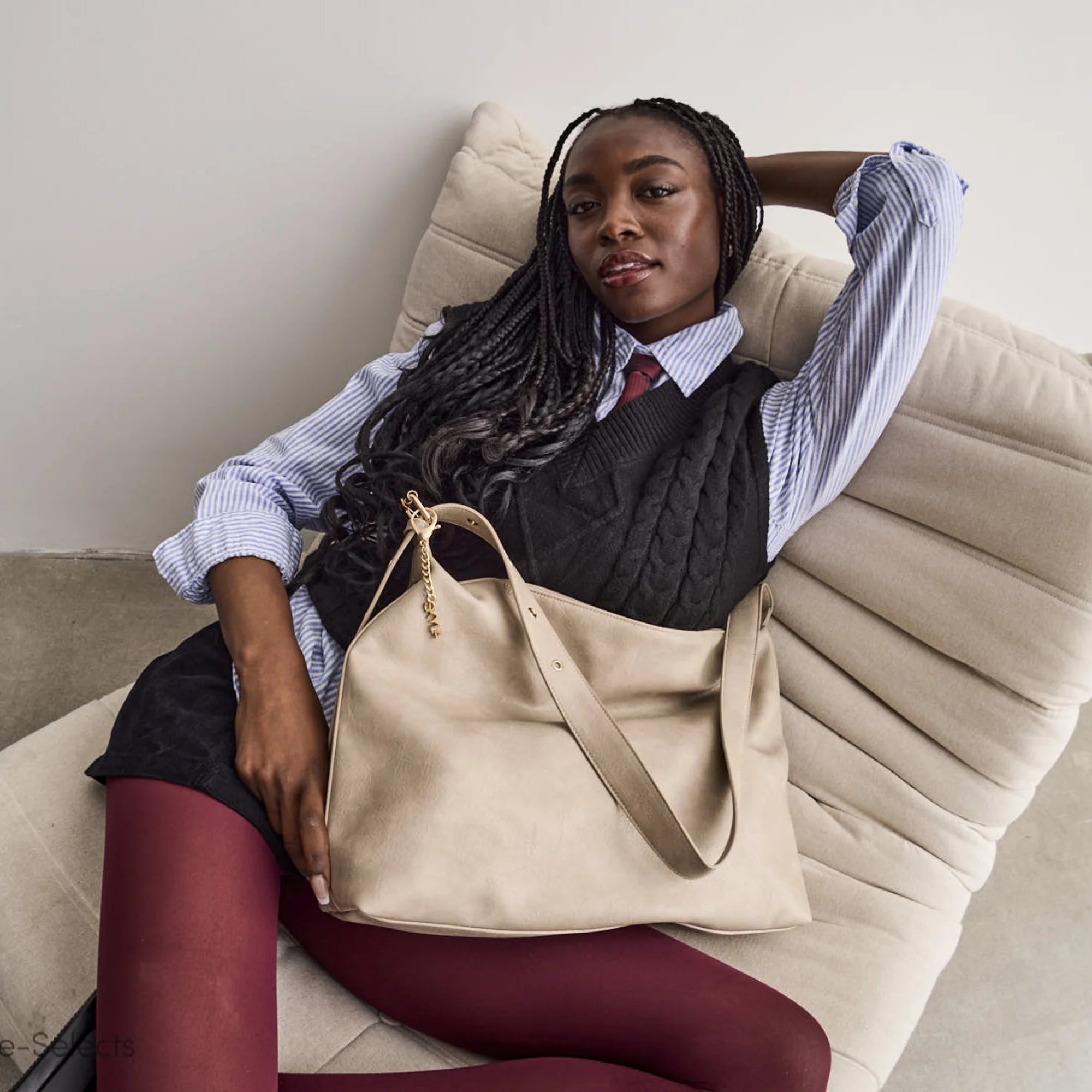 valerie-hobo-bag-sand-b_73aca4fe-39db-48ba-8d34-056a61007a65.webp